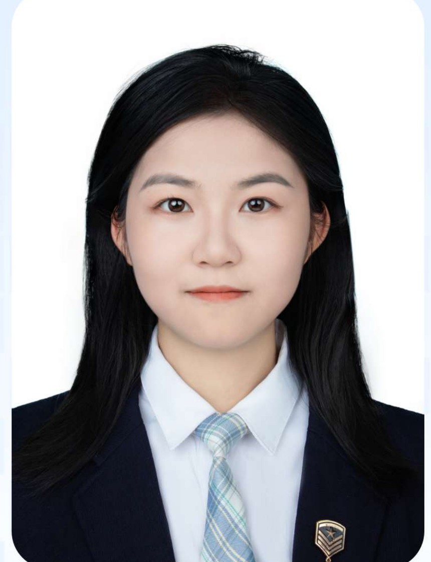 楼钰垚证件照